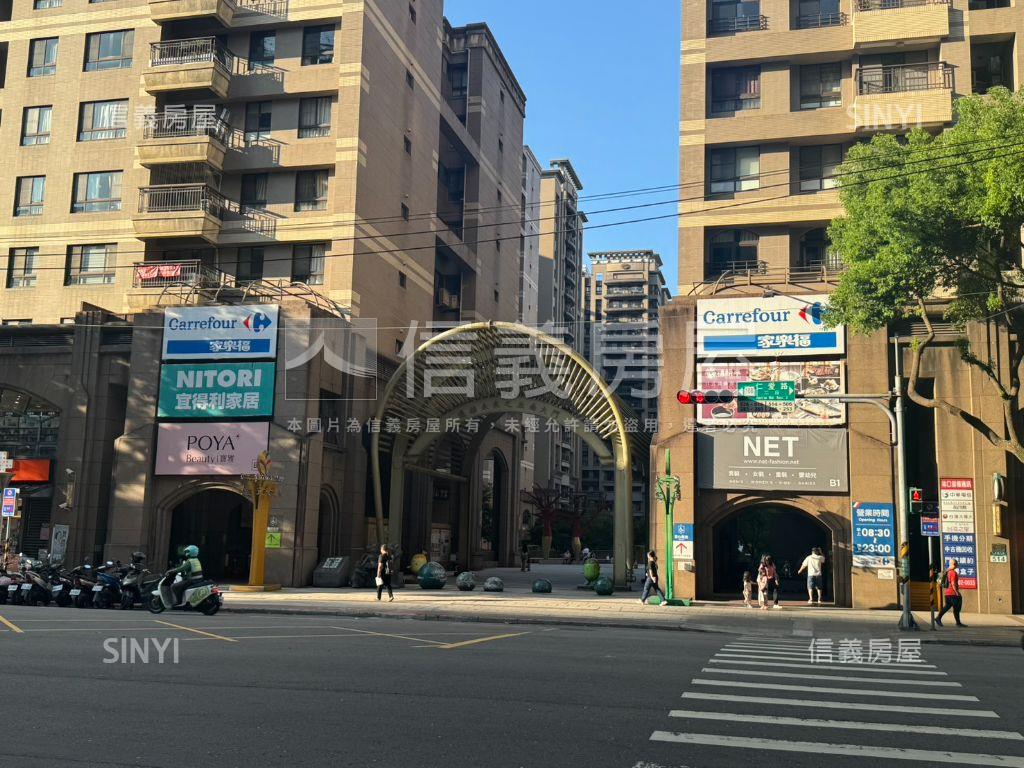 未來市｝家樂福商圈大三房房屋室內格局與周邊環境