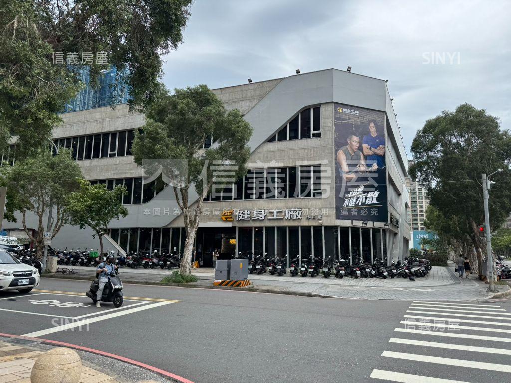 未來市｝家樂福商圈大三房房屋室內格局與周邊環境