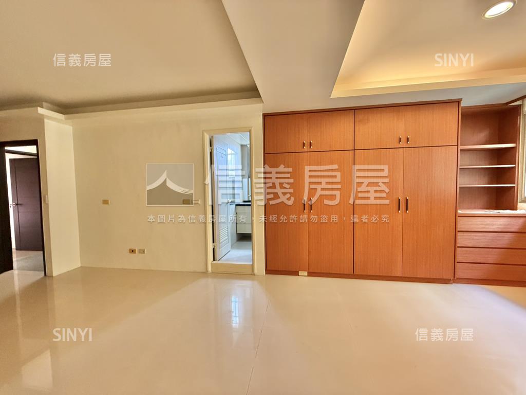 八期孝親雙車位大別墅房屋室內格局與周邊環境