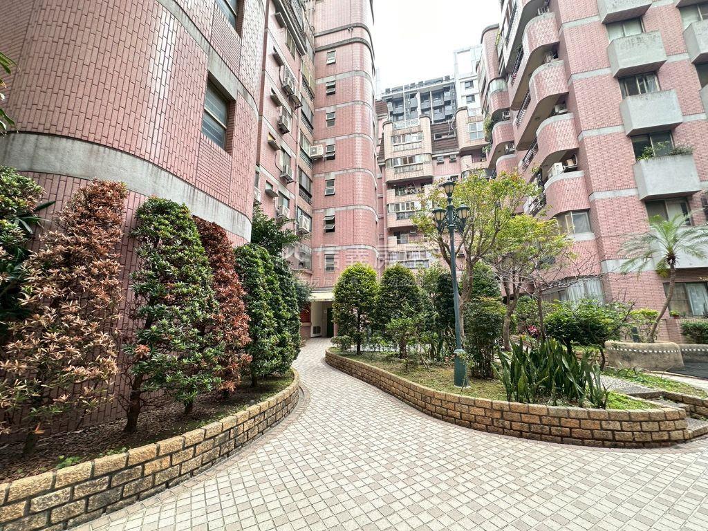 專任大墩學區３房車位房屋室內格局與周邊環境