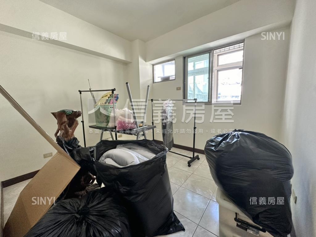 中平優質明亮三房車位房屋室內格局與周邊環境