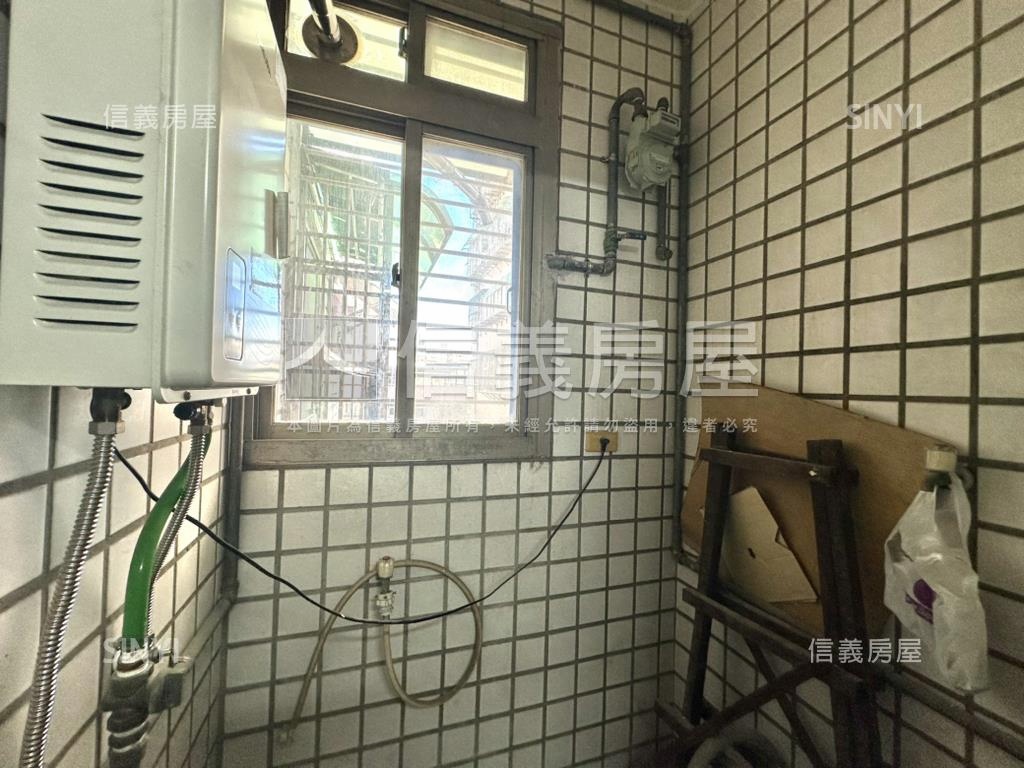 中平優質明亮三房車位房屋室內格局與周邊環境