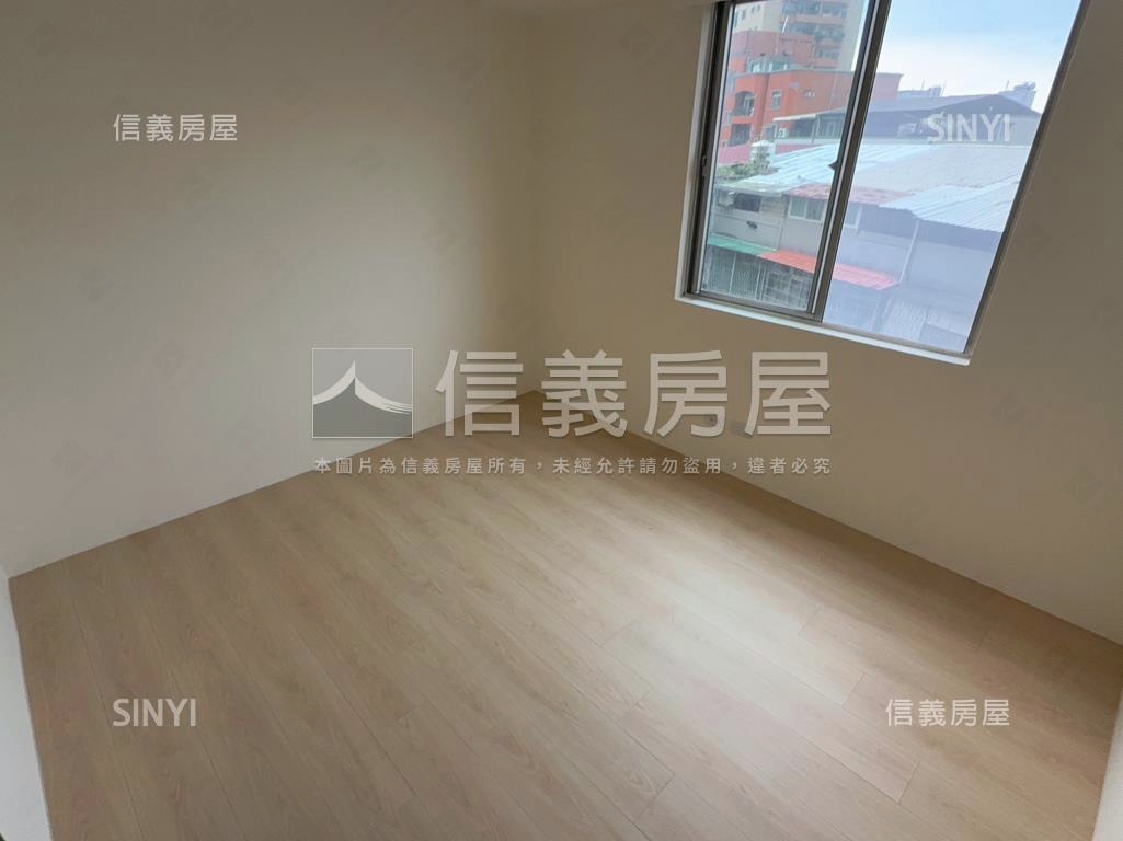 力麒青年皇家四房坡道車位房屋室內格局與周邊環境