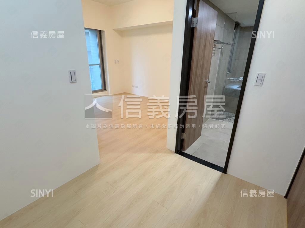 力麒青年皇家四房坡道車位房屋室內格局與周邊環境