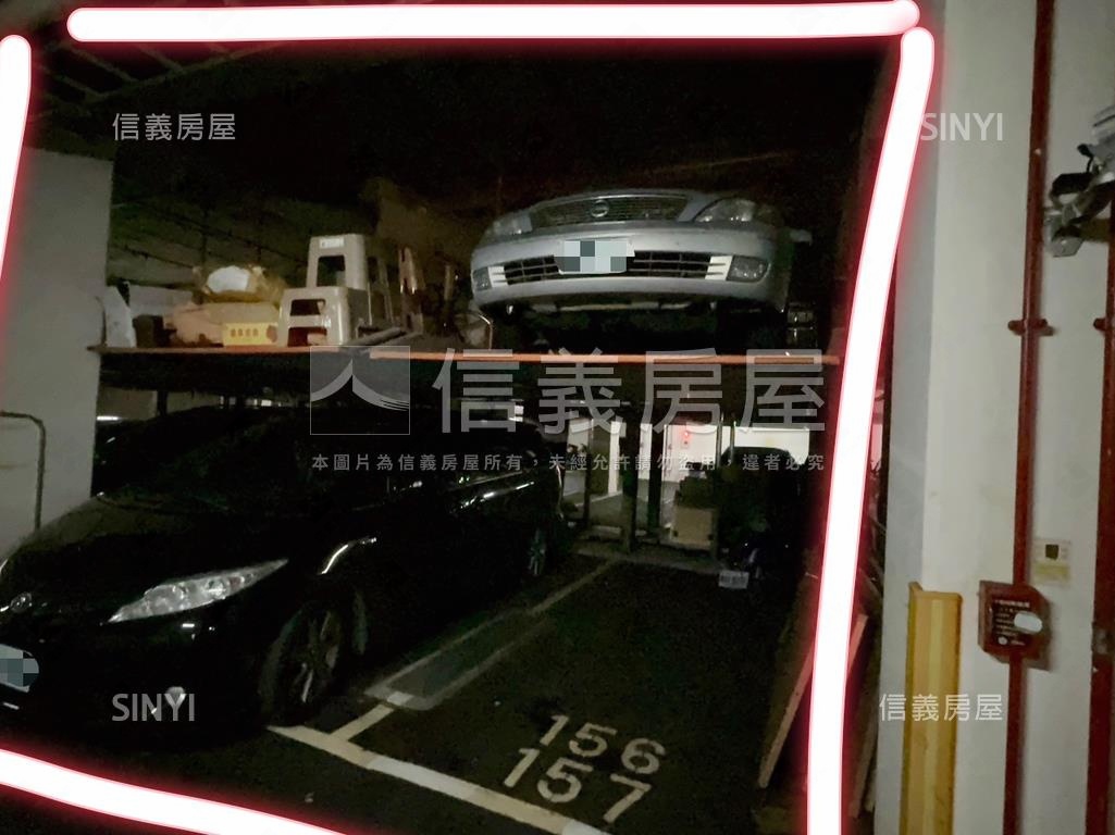 力麒青年皇家四房坡道車位房屋室內格局與周邊環境