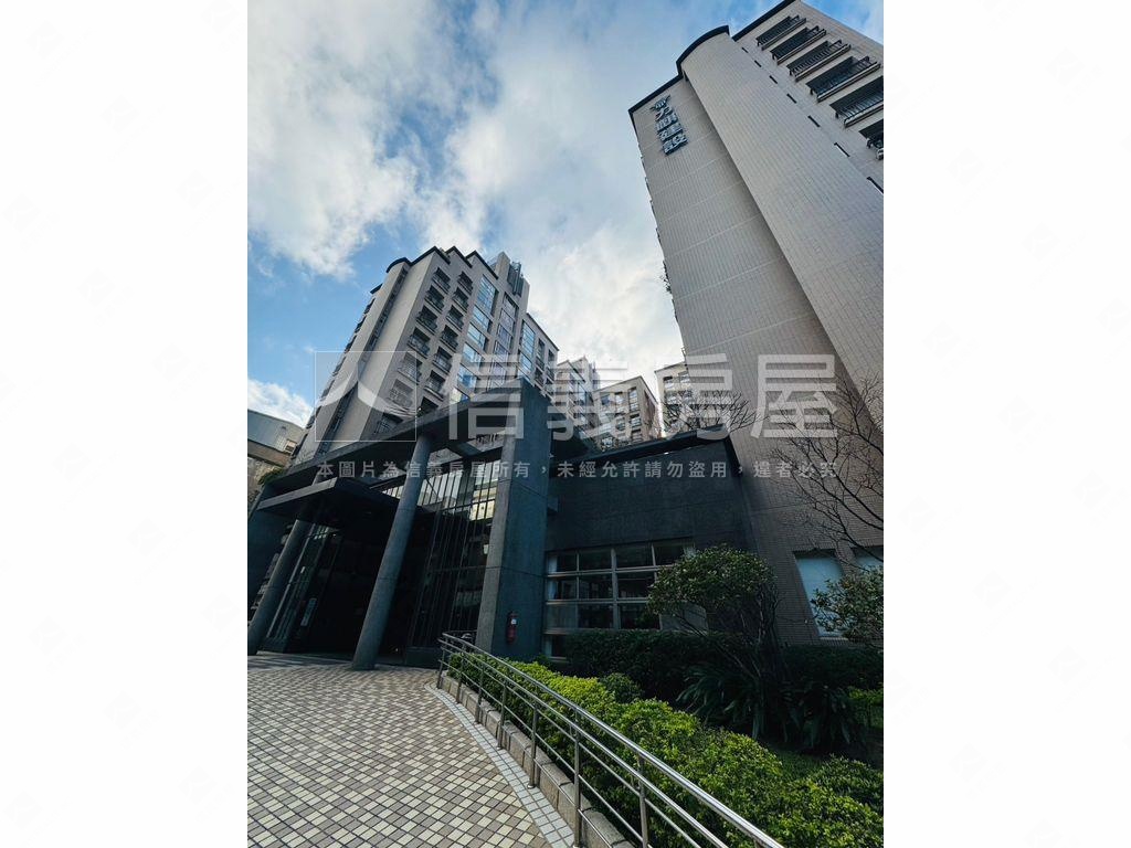 力麒青年皇家四房坡道車位房屋室內格局與周邊環境