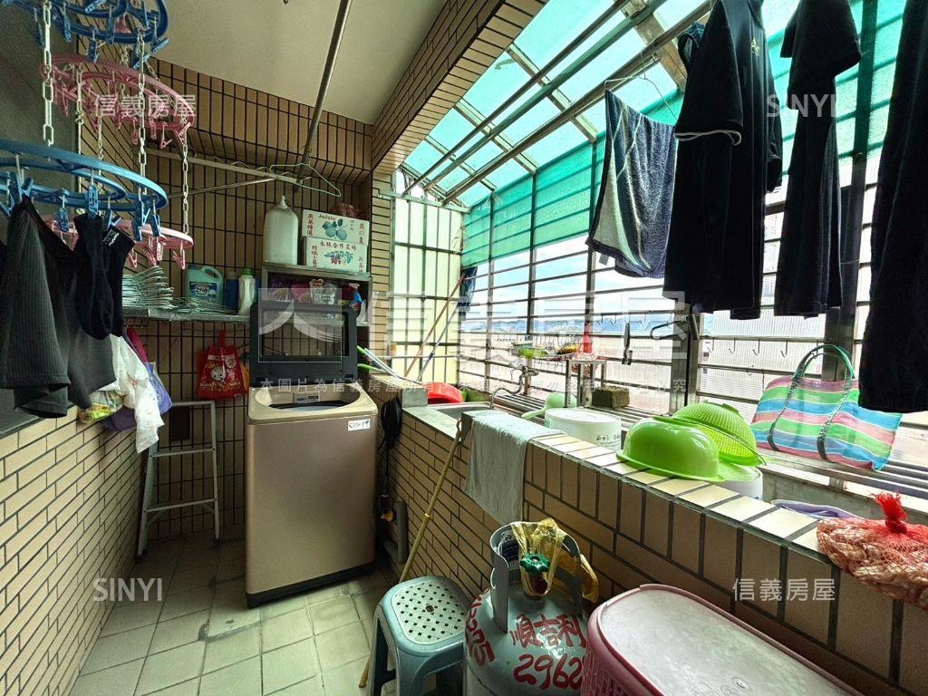 明亮電梯大四房房屋室內格局與周邊環境