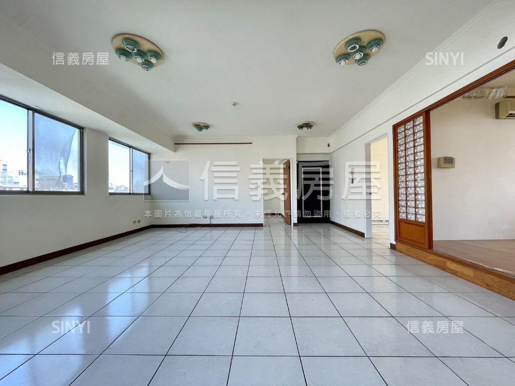 專任西區柳川美三房附車位房屋室內格局與周邊環境