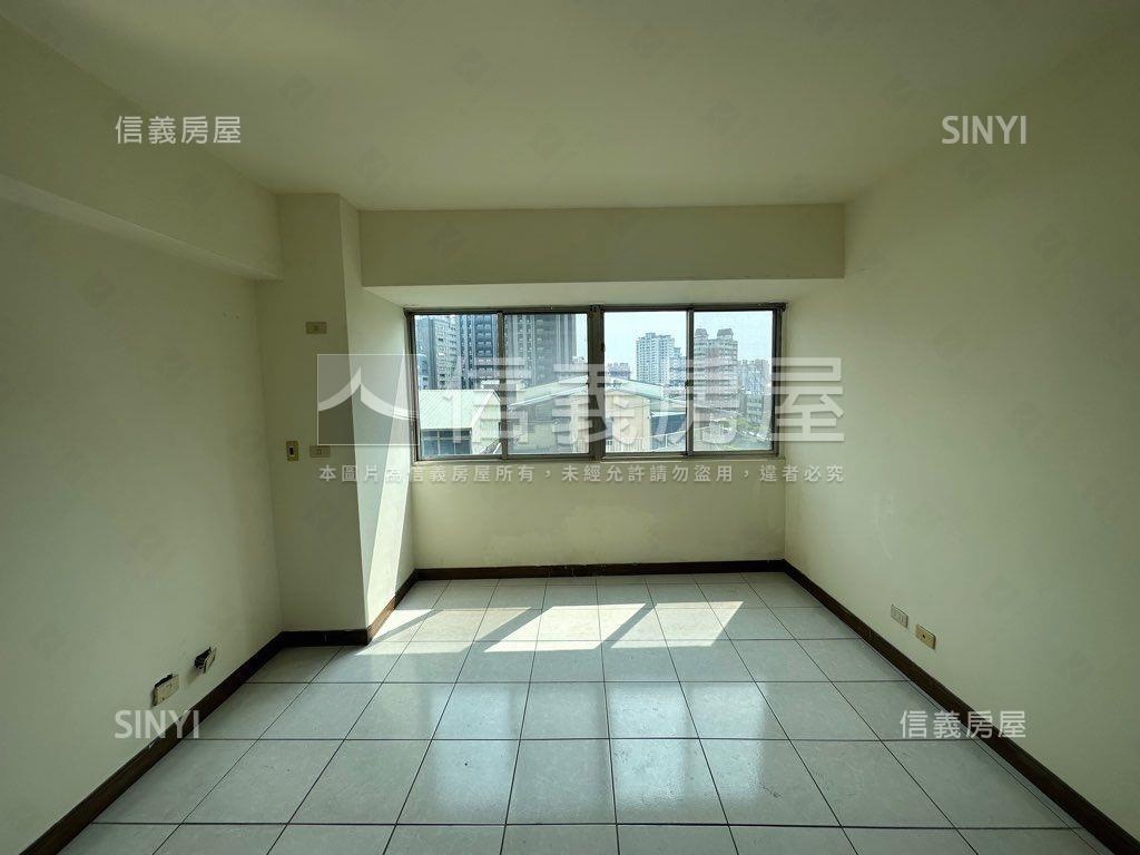 專任西區柳川美三房附車位房屋室內格局與周邊環境