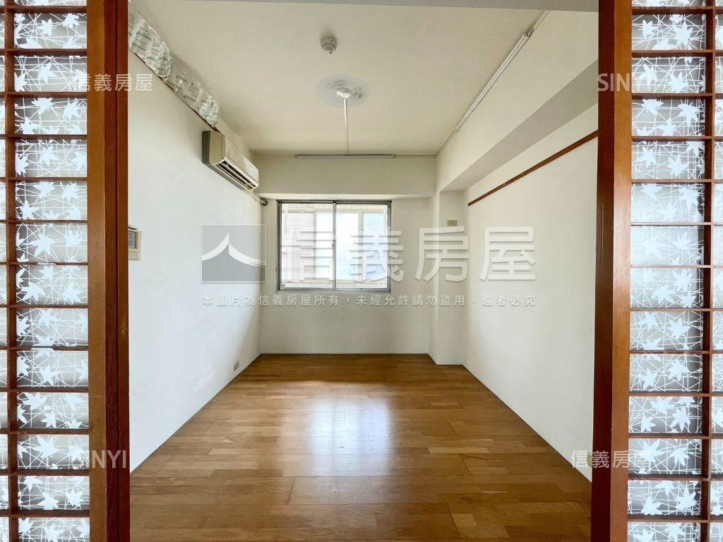 專任西區柳川美三房附車位房屋室內格局與周邊環境