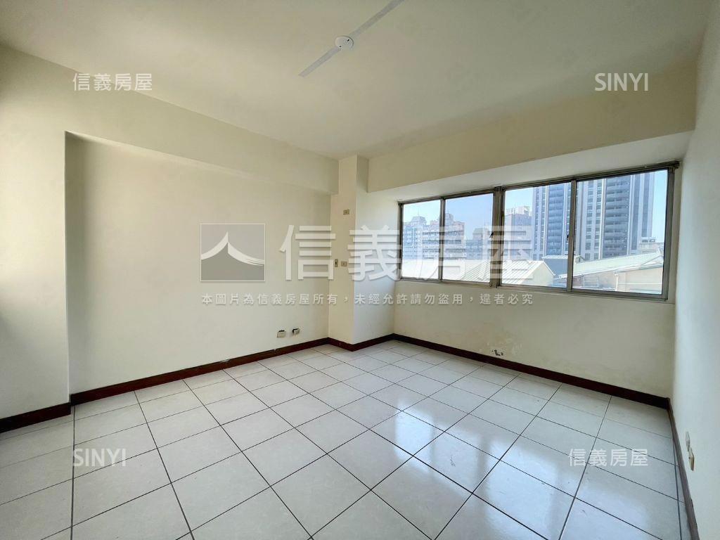 專任西區柳川美三房附車位房屋室內格局與周邊環境