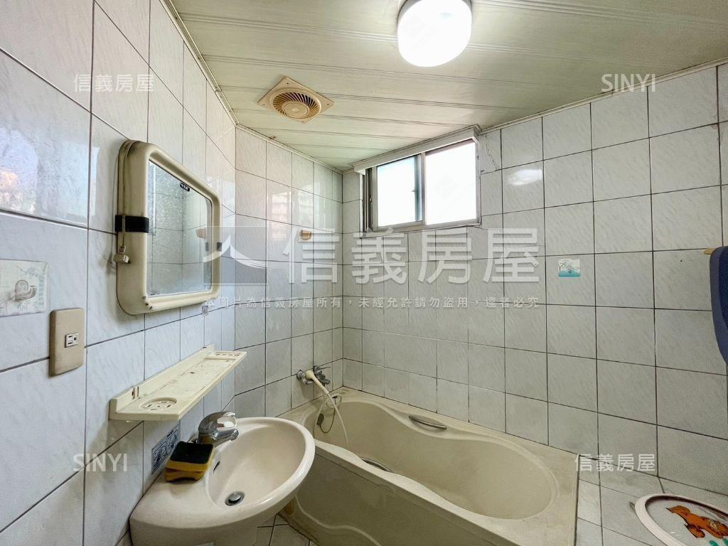 專任西區柳川美三房附車位房屋室內格局與周邊環境