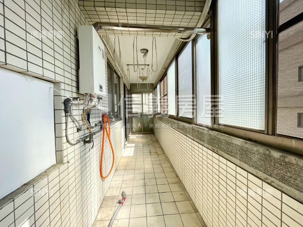 專任西區柳川美三房附車位房屋室內格局與周邊環境