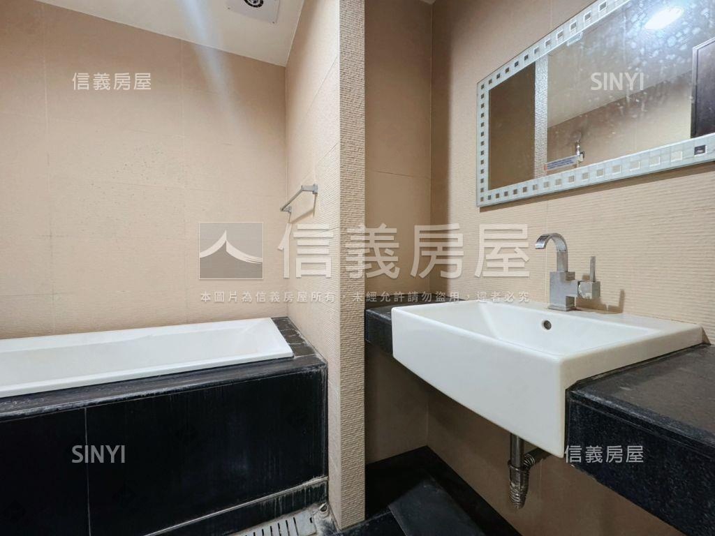 近秋紅谷大兩房平面車位房屋室內格局與周邊環境