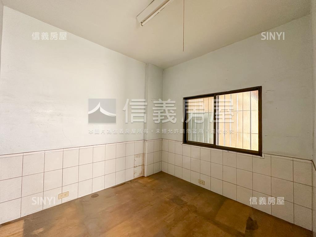 士良街正街邊間透房屋室內格局與周邊環境