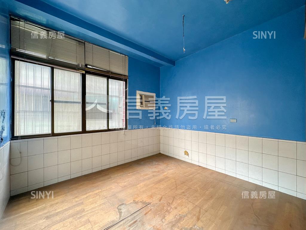 士良街正街邊間透房屋室內格局與周邊環境