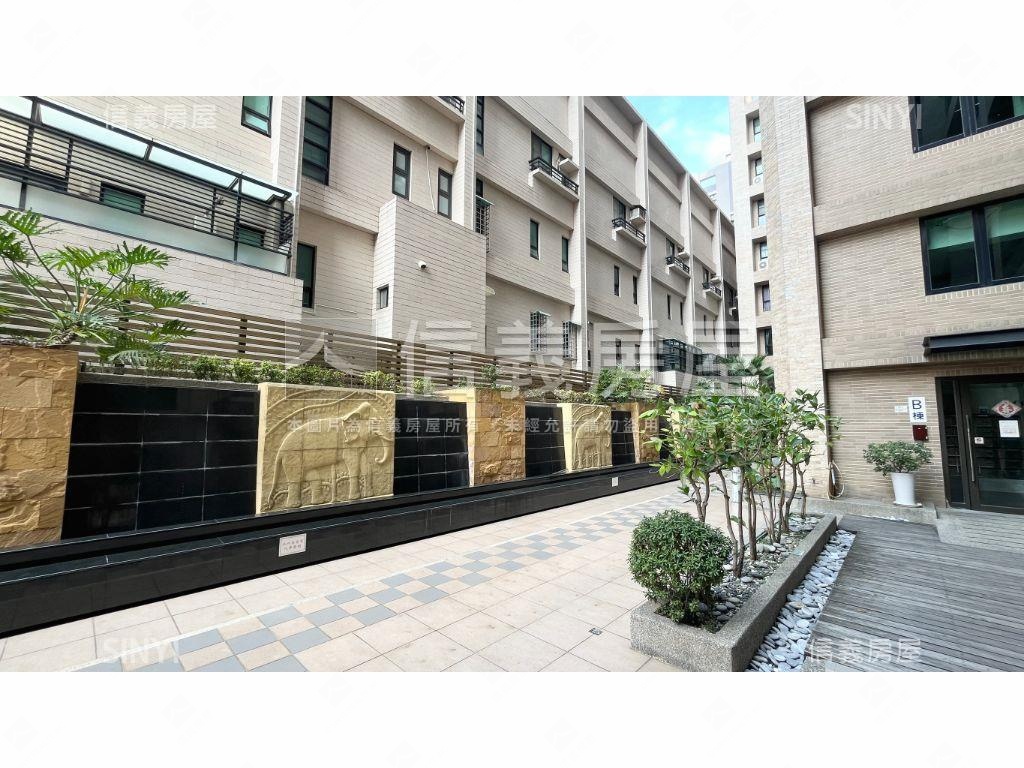 近愛河雙橡園四房平車美邸房屋室內格局與周邊環境