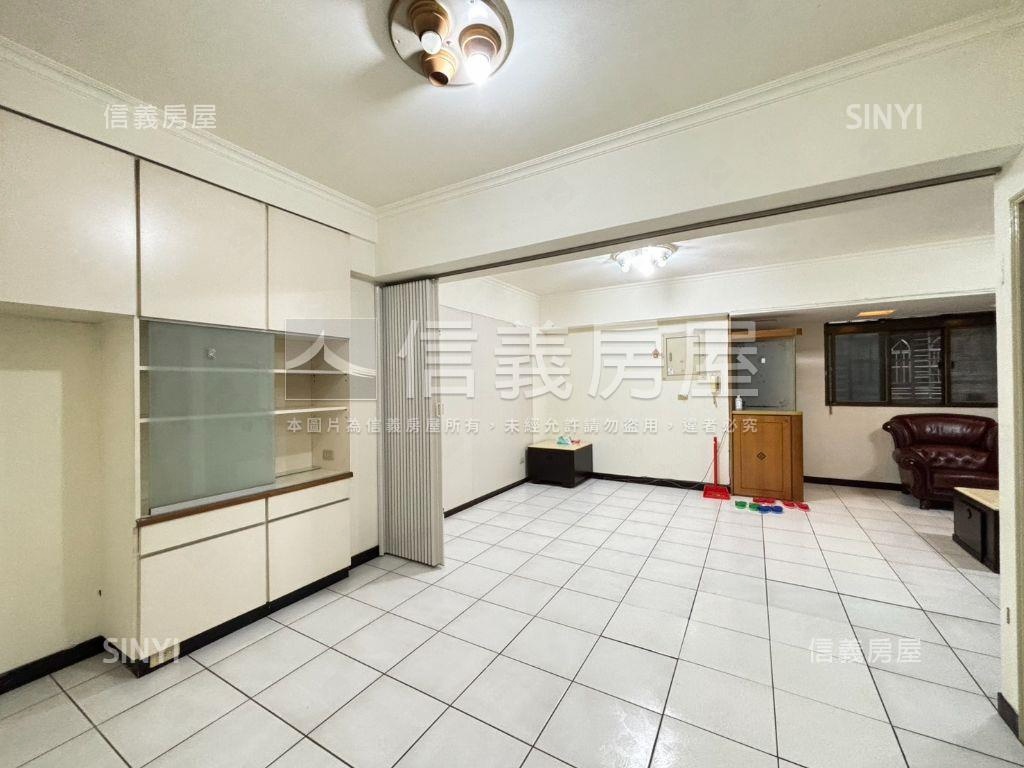 近板南線便利電梯大三房房屋室內格局與周邊環境