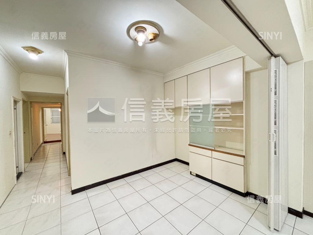 近板南線便利電梯大三房房屋室內格局與周邊環境