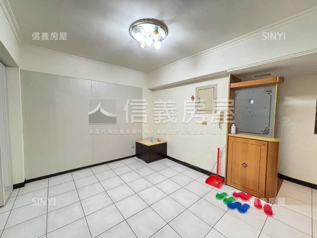 近板南線便利電梯大三房房屋室內格局與周邊環境