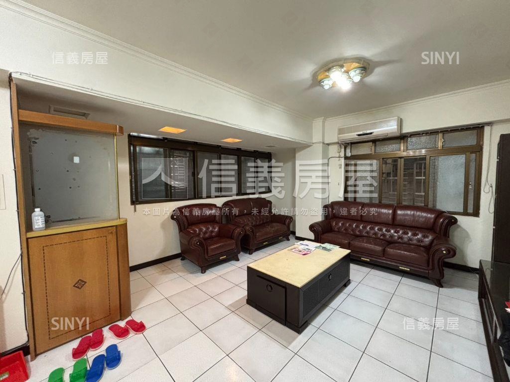 近板南線便利電梯大三房房屋室內格局與周邊環境