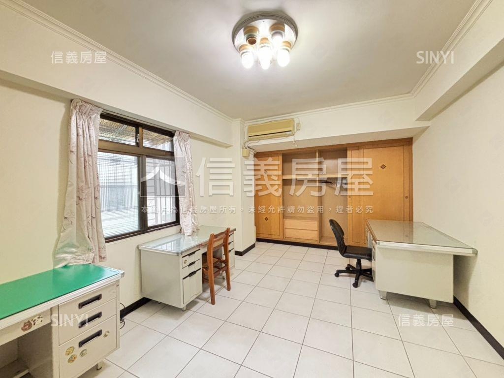 近板南線便利電梯大三房房屋室內格局與周邊環境