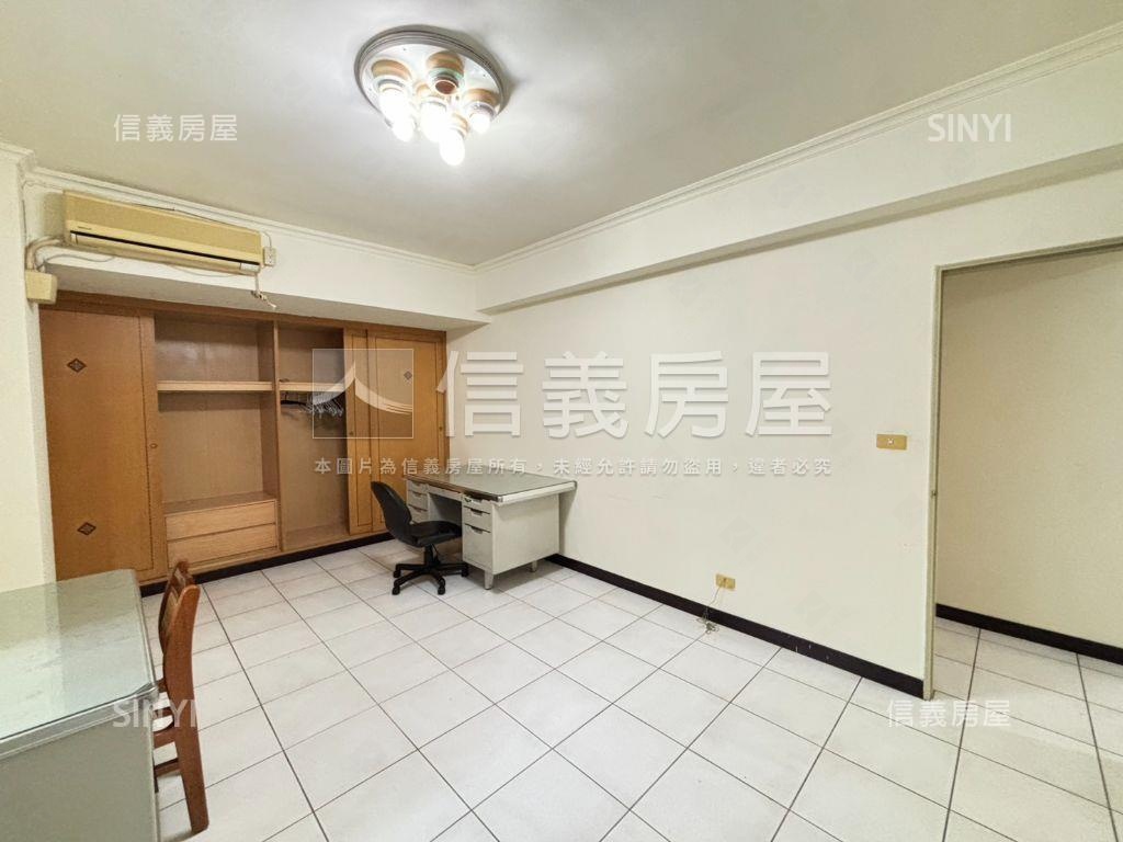 近板南線便利電梯大三房房屋室內格局與周邊環境