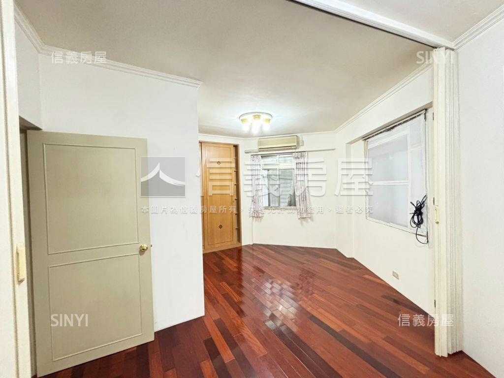 近板南線便利電梯大三房房屋室內格局與周邊環境