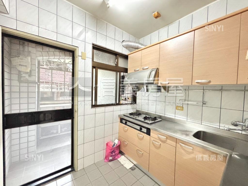 近板南線便利電梯大三房房屋室內格局與周邊環境