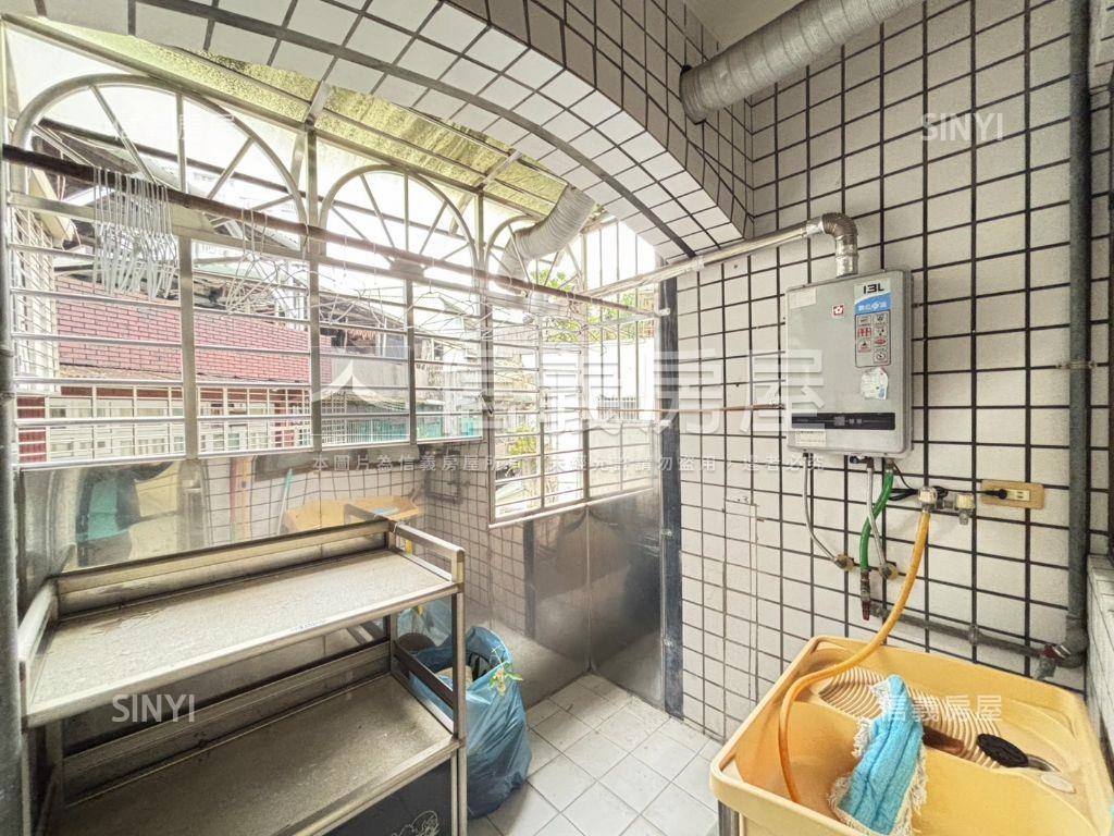 近板南線便利電梯大三房房屋室內格局與周邊環境