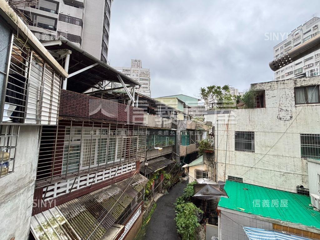 近板南線便利電梯大三房房屋室內格局與周邊環境