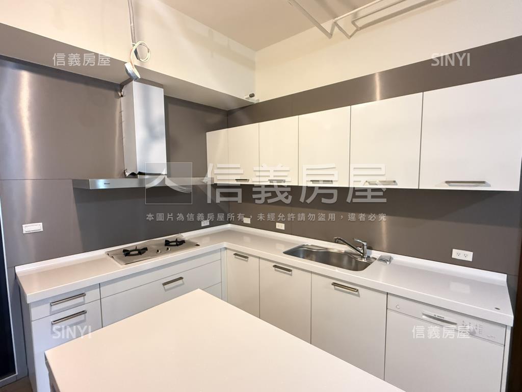 悅世界高樓三房雙平車位房屋室內格局與周邊環境