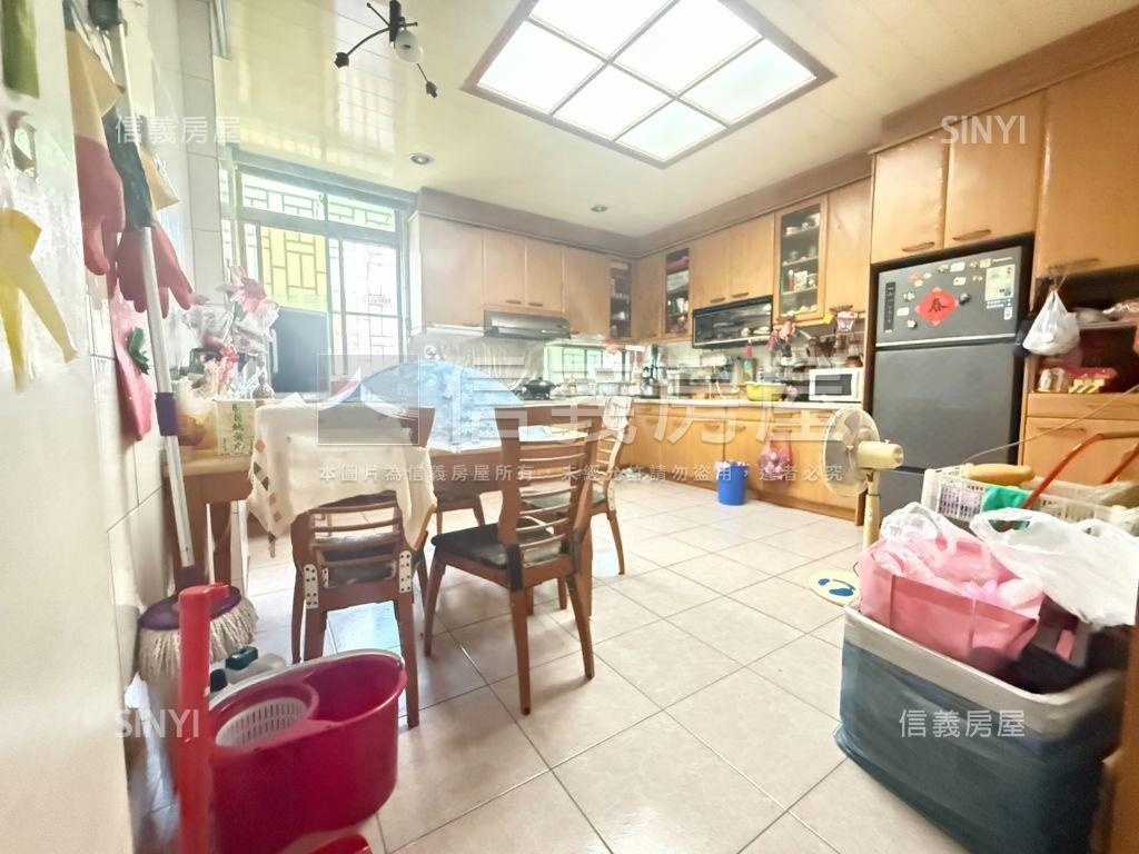 安中路一段ｘ雙面臨路透天房屋室內格局與周邊環境