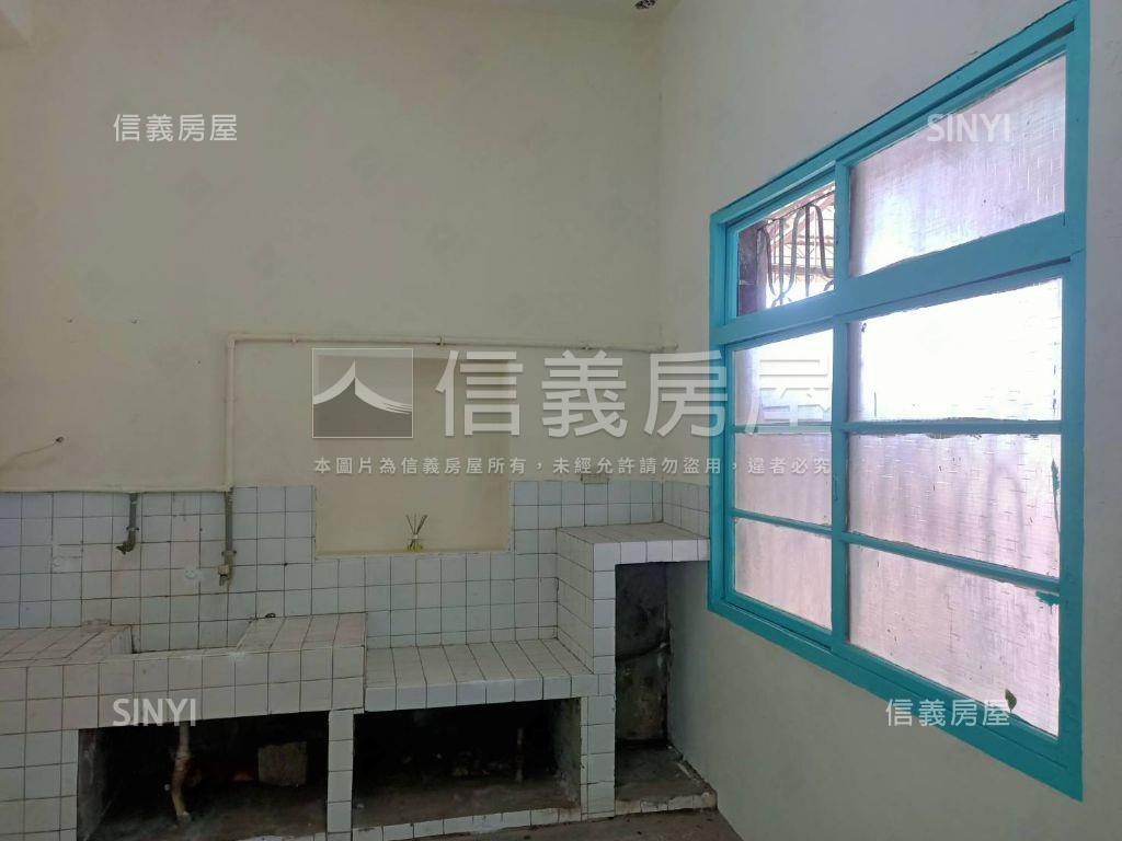 中山路上車水馬龍邊間透店房屋室內格局與周邊環境