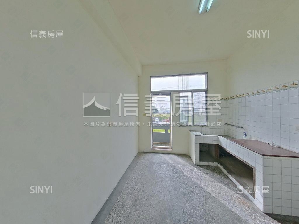 中山路上車水馬龍邊間透店房屋室內格局與周邊環境