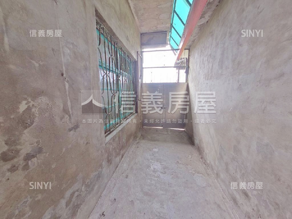 中山路上車水馬龍邊間透店房屋室內格局與周邊環境