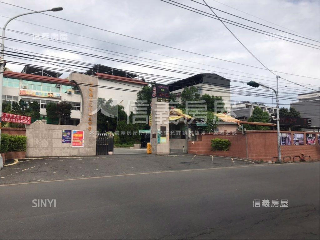 中山路上車水馬龍邊間透店房屋室內格局與周邊環境