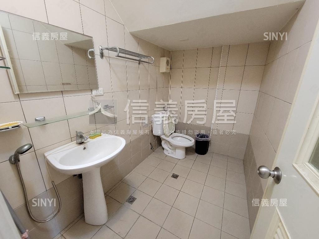 臨路三面採光✦輕屋齡透天房屋室內格局與周邊環境