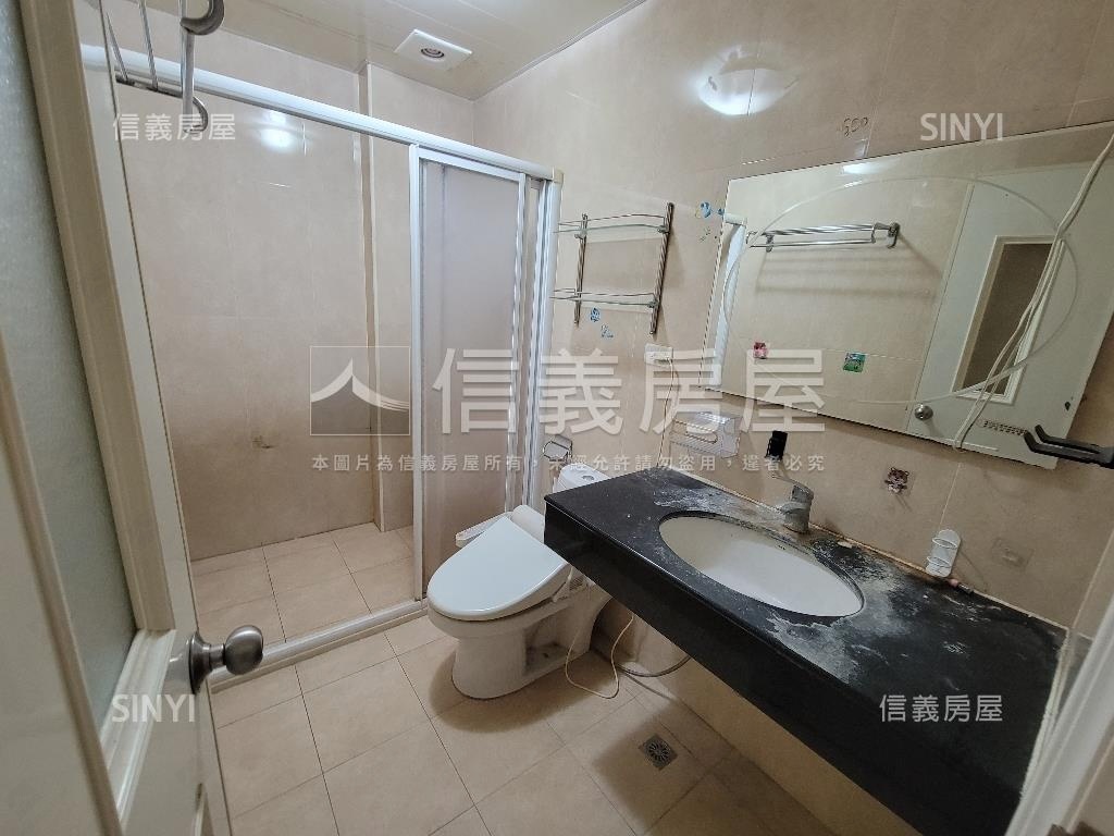 臨路三面採光✦輕屋齡透天房屋室內格局與周邊環境