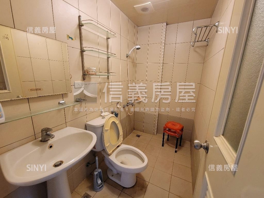 臨路三面採光✦輕屋齡透天房屋室內格局與周邊環境