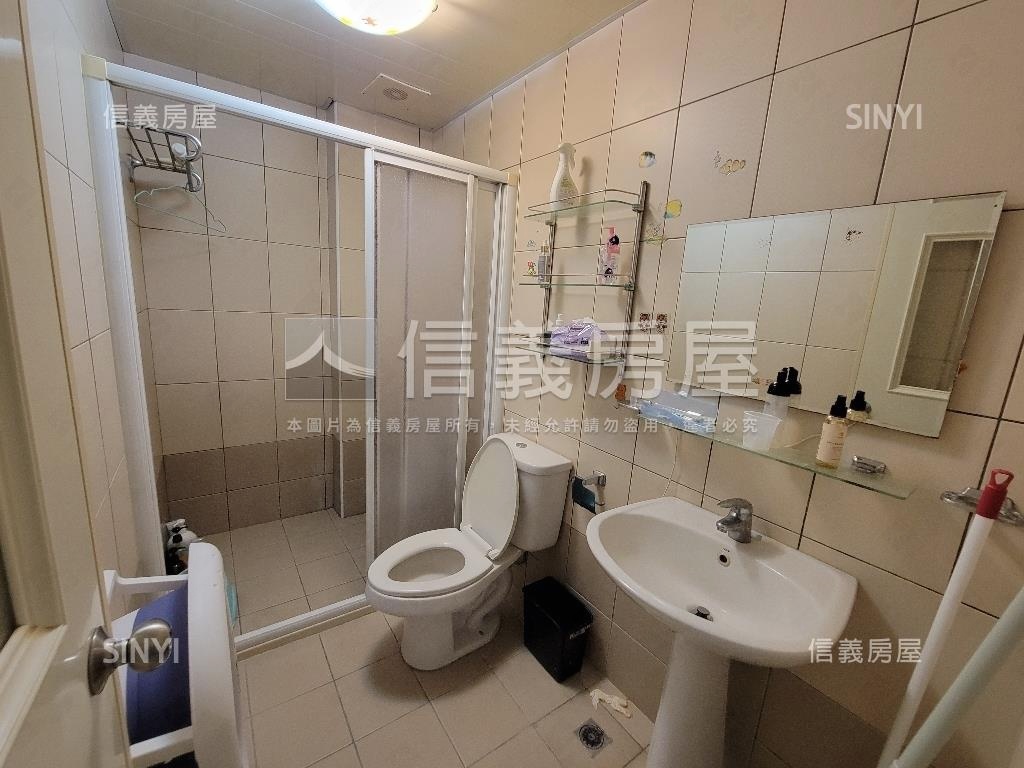 臨路三面採光✦輕屋齡透天房屋室內格局與周邊環境