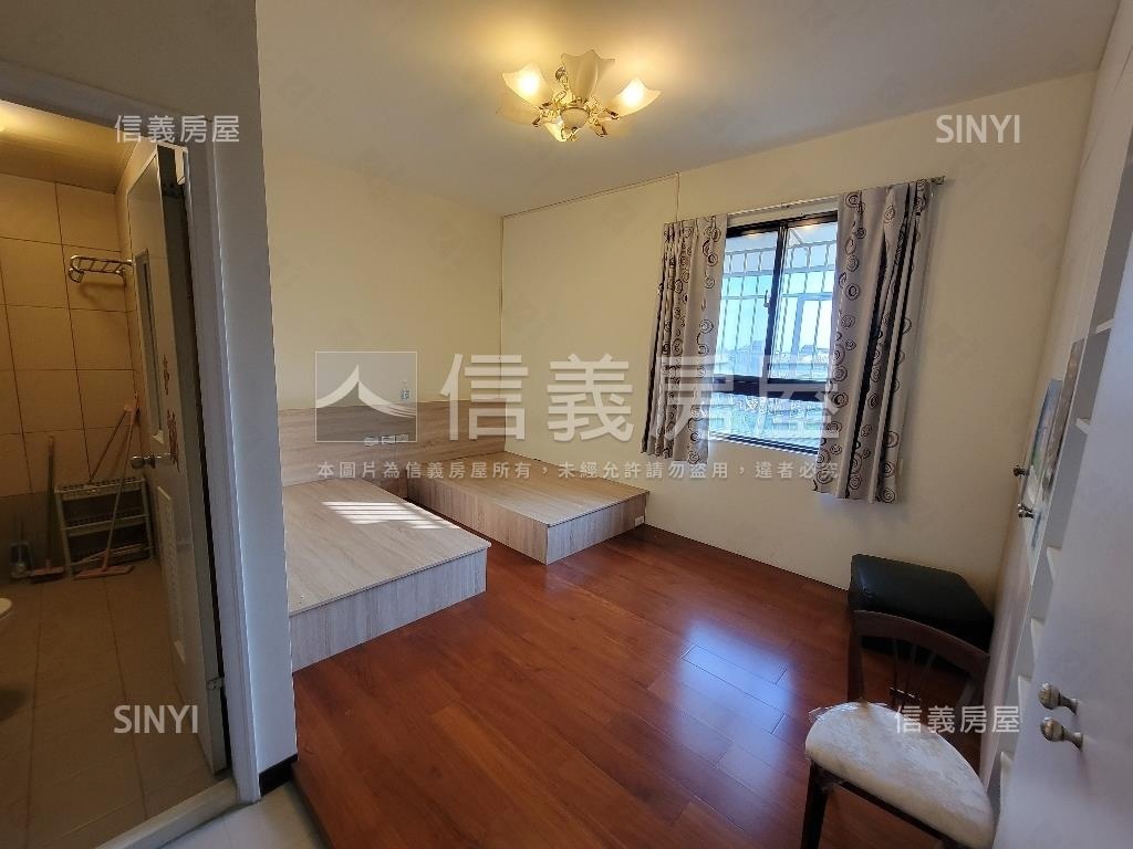 臨路三面採光✦輕屋齡透天房屋室內格局與周邊環境