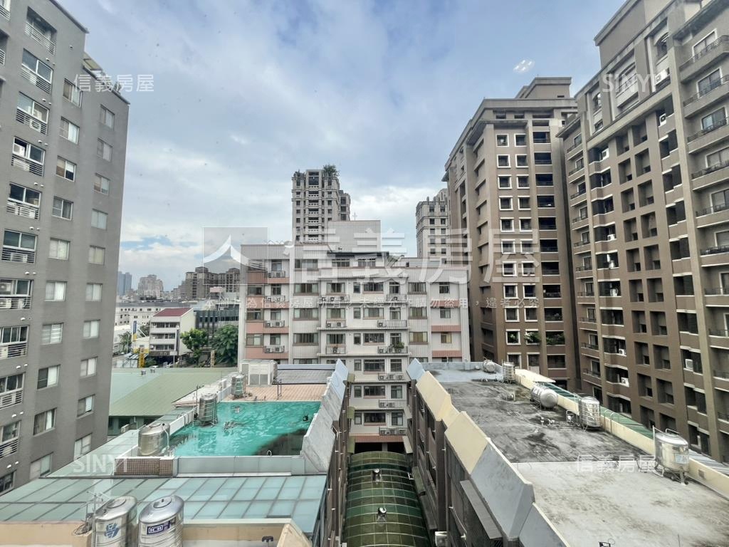 八期四房露臺戶Ｂ１平車房屋室內格局與周邊環境