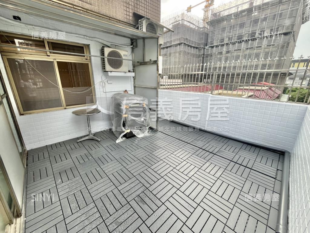 八期四房露臺戶Ｂ１平車房屋室內格局與周邊環境