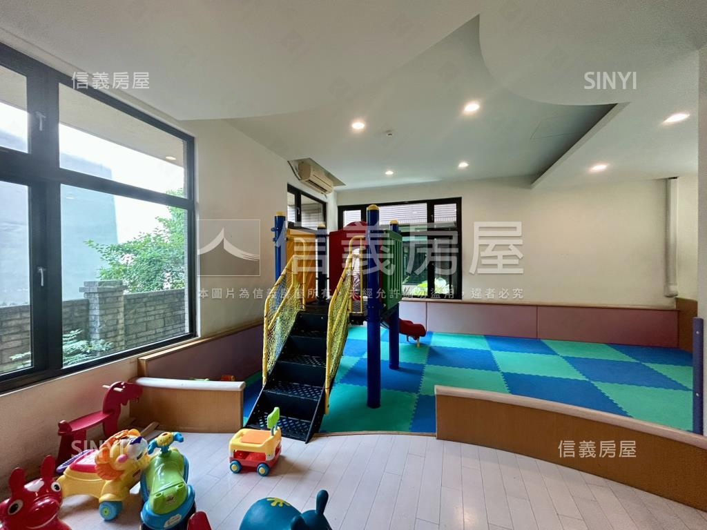 哲里˙樹景精裝３房車位房屋室內格局與周邊環境