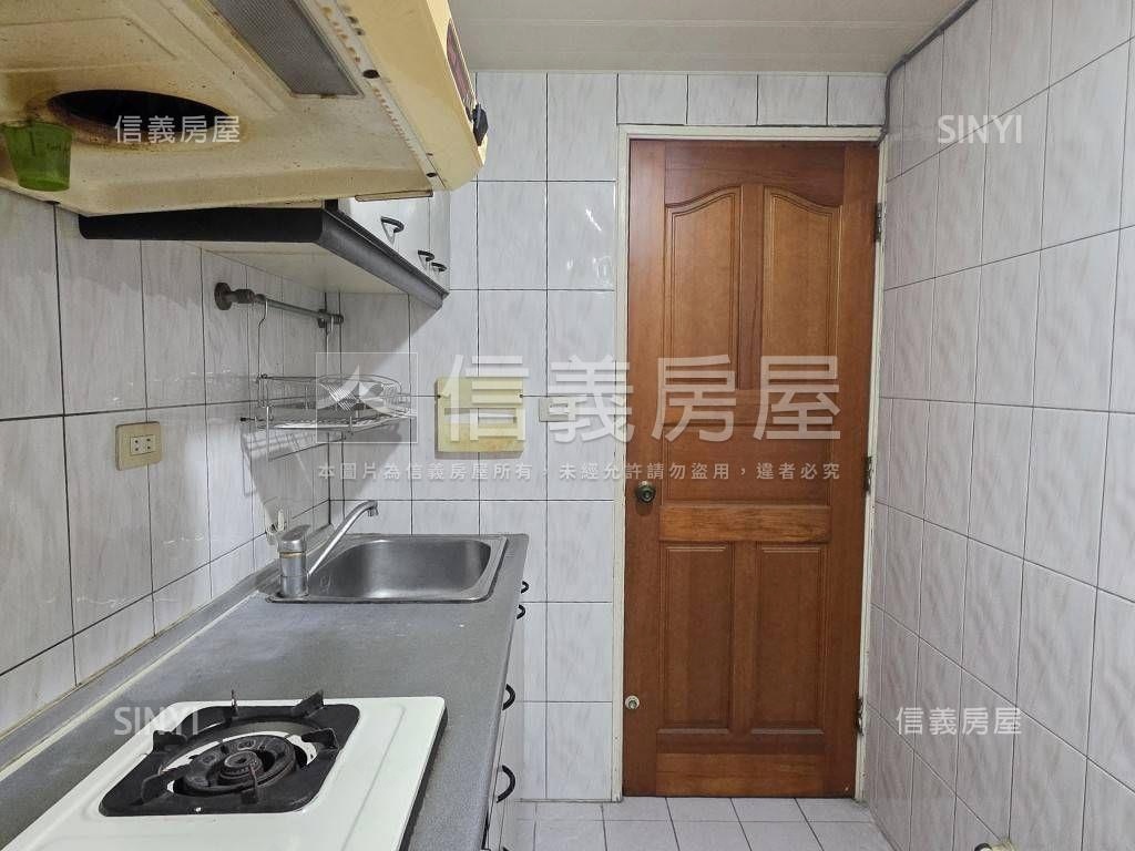 捷運採光三房前後陽台房屋室內格局與周邊環境