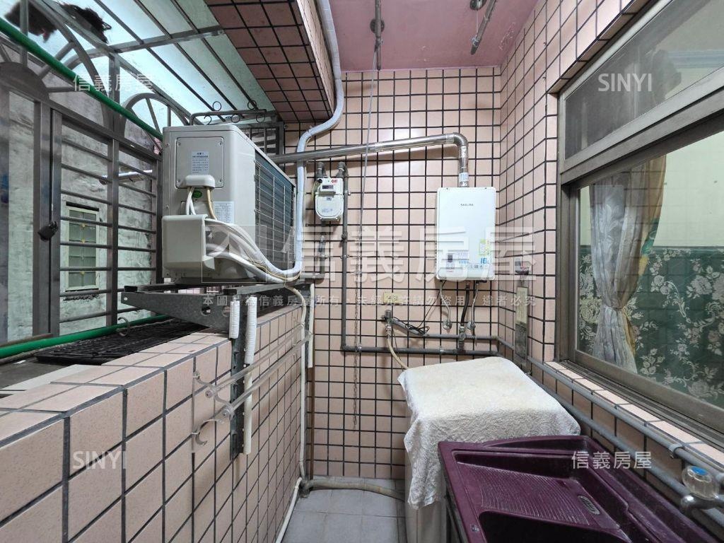 捷運採光三房前後陽台房屋室內格局與周邊環境