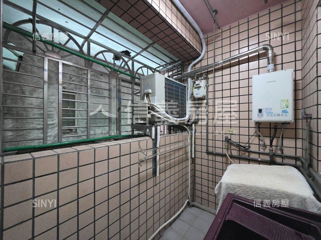 捷運採光三房前後陽台房屋室內格局與周邊環境