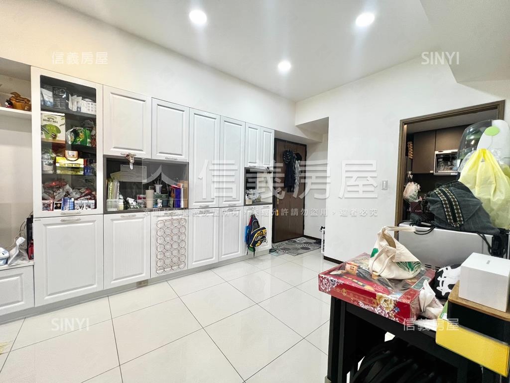 半島花園首購３房房屋室內格局與周邊環境