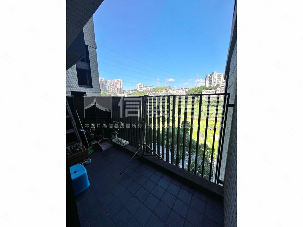 半島花園首購３房房屋室內格局與周邊環境